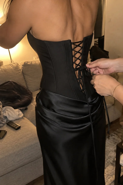 Vespera — La Robe En Satin à Lacets Corset — photo d'un client 4